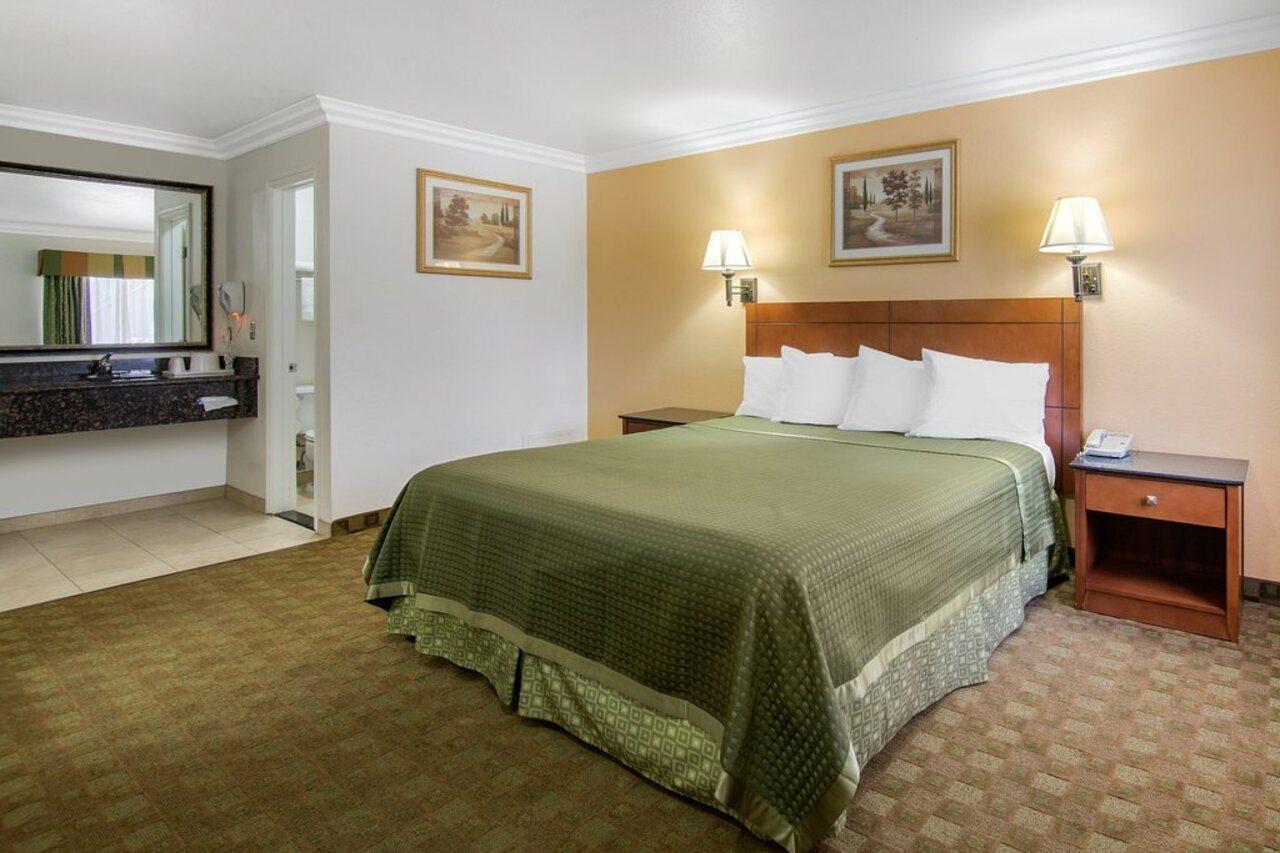 Rodeway Inn Adelanto Us 395 Exteriér fotografie