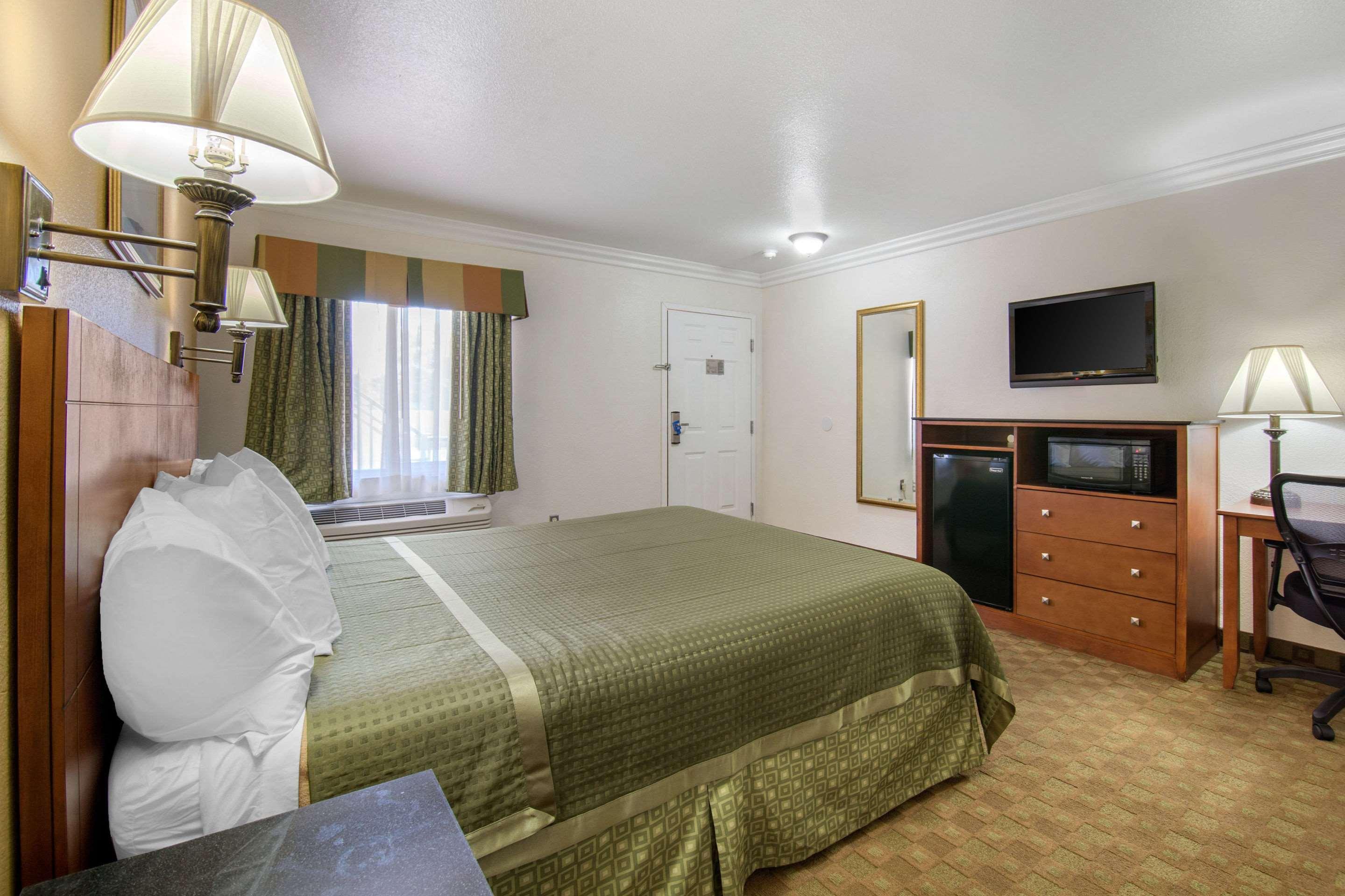 Rodeway Inn Adelanto Us 395 Exteriér fotografie