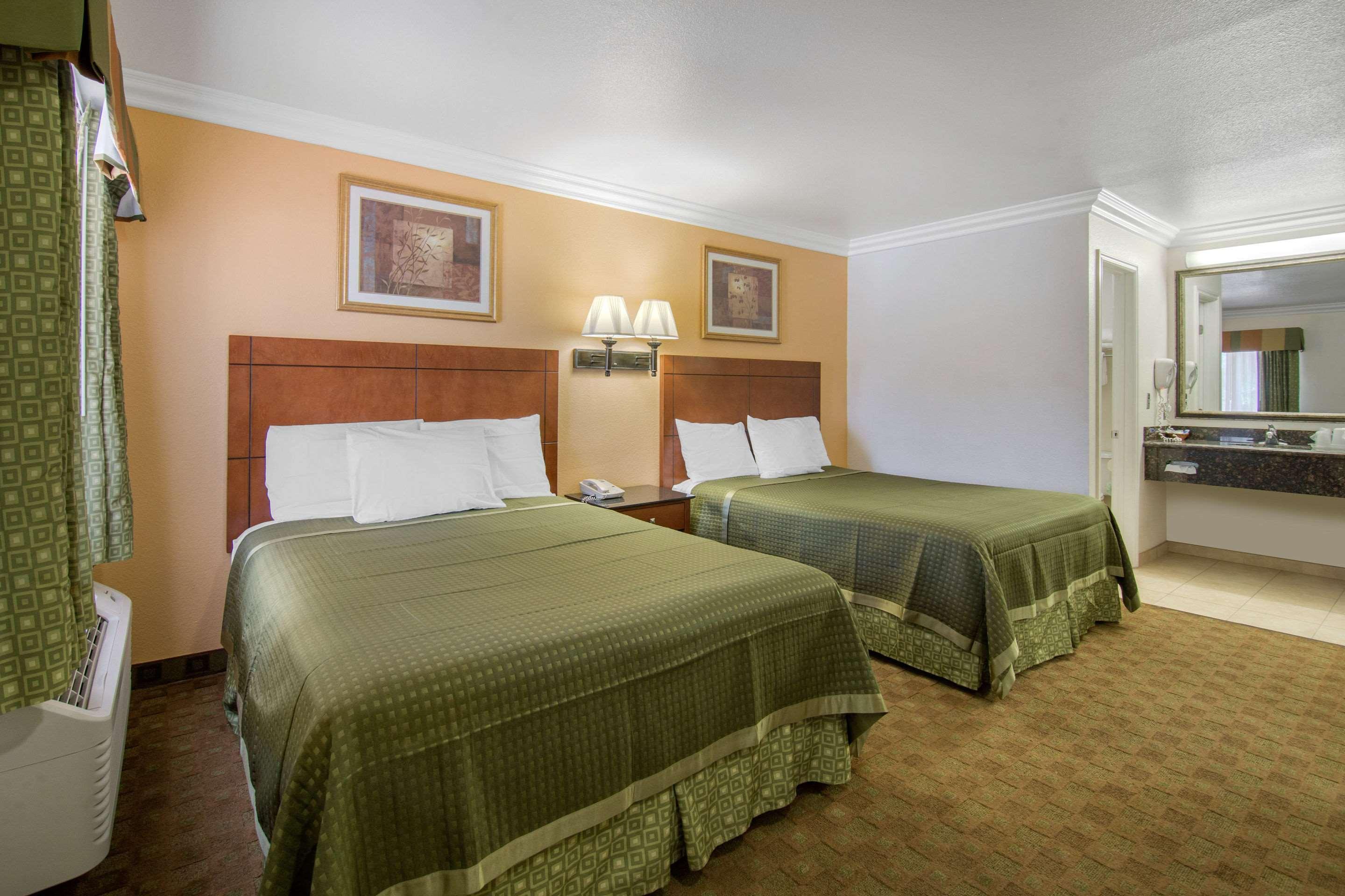 Rodeway Inn Adelanto Us 395 Exteriér fotografie