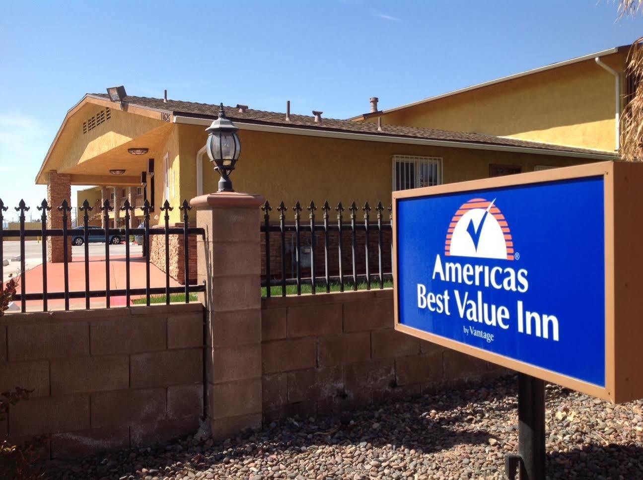 Rodeway Inn Adelanto Us 395 Exteriér fotografie